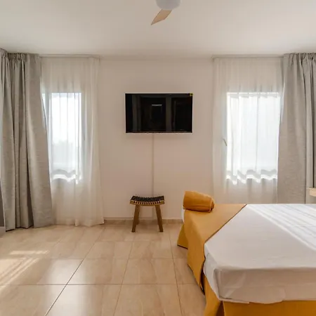 Pensión Rooms City 3*